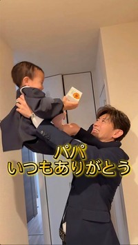 息子さんと全力で遊ぶ夫／こーちゃんさん（@57and4）提供