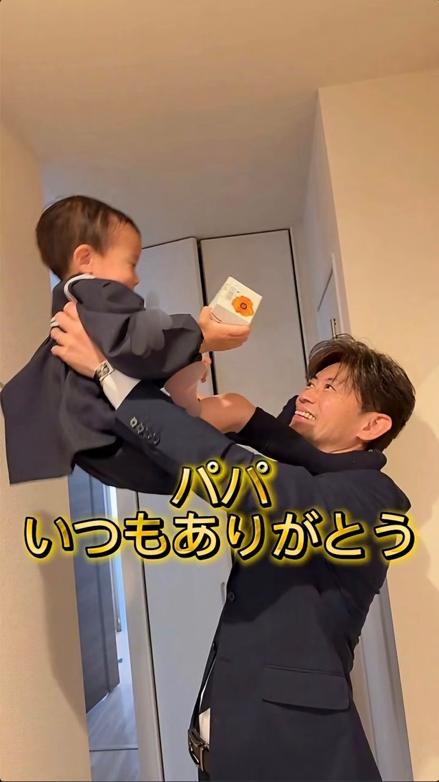 息子さんと全力で遊ぶ夫／こーちゃんさん（@57and4）提供