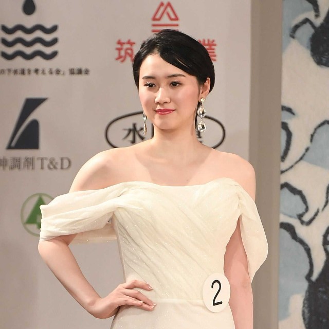 ミス日本グランプリを獲得し笑顔の吉岡恵麻さん＝2023年1月撮影