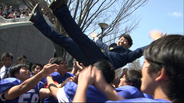 新しい人生の１歩を　岡山大学の卒業式