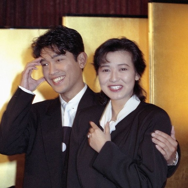 薬丸裕英、石川秀美　婚約会見＝1990年6月4日