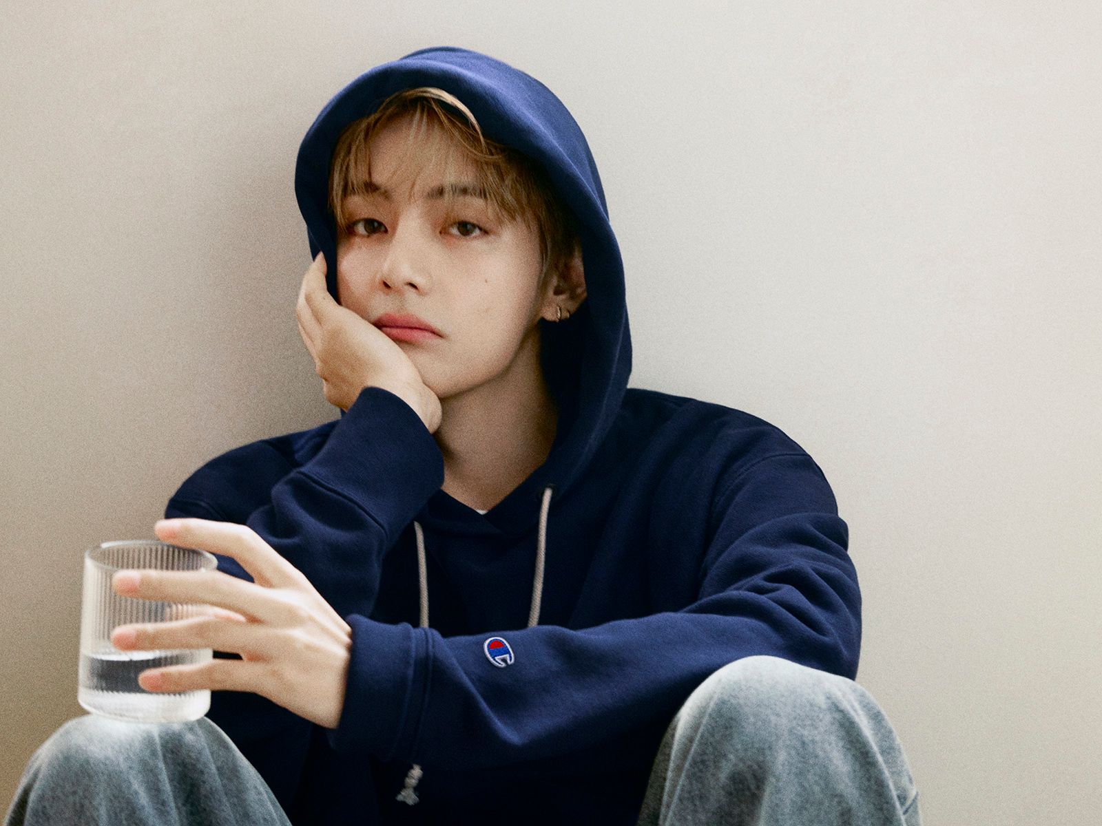 BTS V】Championの「顔」に就任！ 最新着用ビジュアル一挙公開【公式
