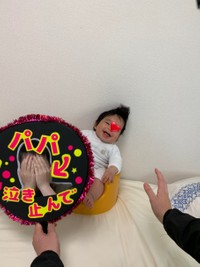 4月1日から育休からの復職。パパっ子の息子へ、いないいないばぁも遊べる応援うちわを作ったそう（ダンボールビーダマン工作・発明さんのTwitterより）