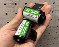 メルカリで購入したフィルム。中身が別物に入れ替えられていました（いずれも提供写真）