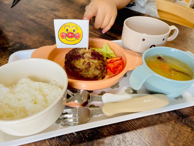 その後の退院おめでとうディナーの様子（潮井エムコさん提供）