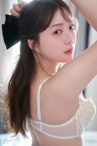 「伊藤彩沙 写真集 アヤサージュ」掲載カット【©KADOKAWA / 中村和孝】