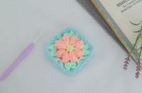 2時間半後には、シャーベットカラーのキュートな花モチーフを完成。Ⓒ鮫島亜希子