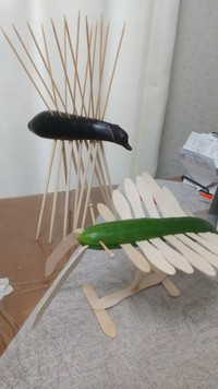こちらが「キュウリのアノマロカリスと、ナスのハルキゲニア」の精霊馬！！（たもさん提供）