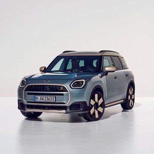 MINI Countryman（ミニ カントリーマン）【「旅」を美しく彩るクルマは、「人生」を変えてしまう魔法を持つ。】