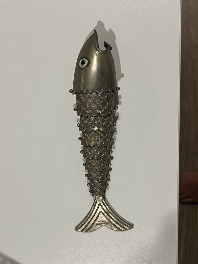 「アホっぽい」顔をした魚型のボトルオープナー ※Hayato Imanishiさん提供