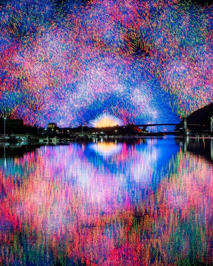 たった7秒間」の奇跡…花火の決定的瞬間をとらえた写真の美しさに