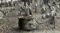 プラハのユダヤ人街にある旧ユダヤ人墓地＝小林杏樹撮影