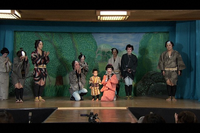 終演後、舞台に勢ぞろいⓒABCテレビ