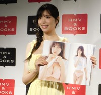 写真集発売イベントを行った七瀬なな=東京・HMV＆BOOKS SHIBUYA