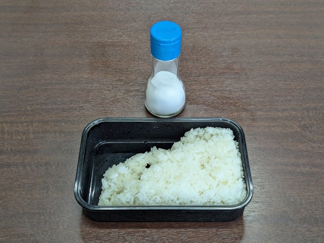 白米だけを詰めた弁当／のぎへっぺんさん（@nogiheaven）提供