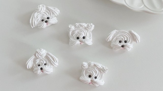 お菓子みたいだけどブローチなんです（提供：REMMEさん）