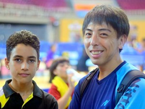 カリブの海より卓球が好き　「この島国から世界王者を」日本人プロコーチの奮闘