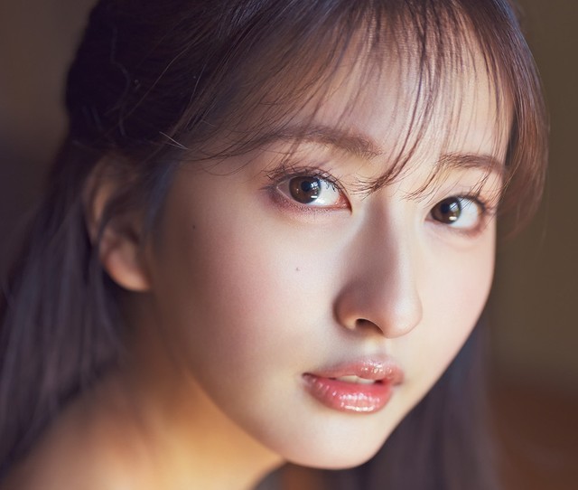 斉藤里奈（撮影／唐木貴央　ヘアメイク／新井祐美子　スタイリング／八杉直美）