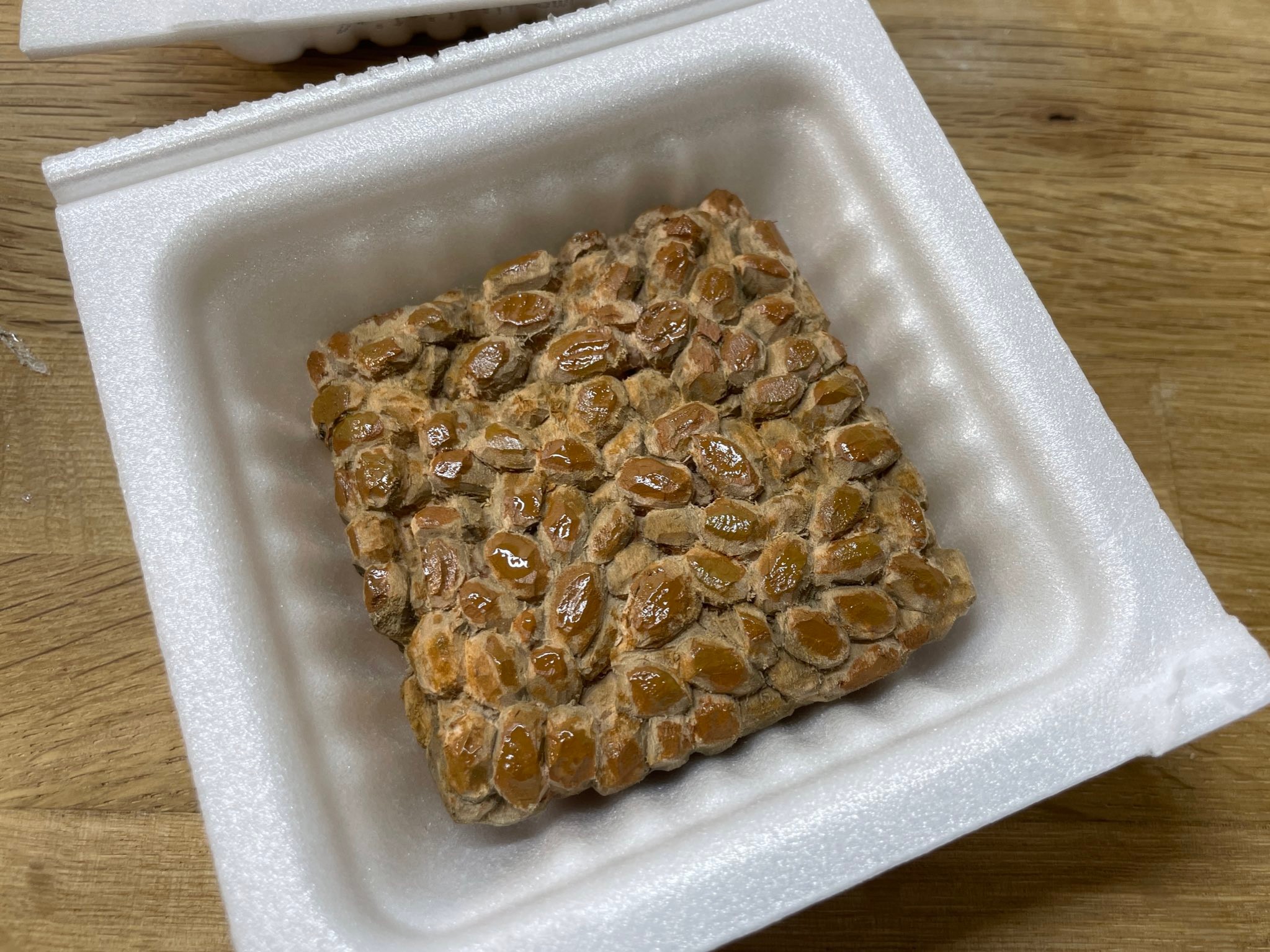 テーブルにあったら食べちゃう」「本当に木なの？」 木彫りで再現した