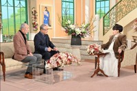 「徹子の部屋」に出演する村井國夫と小野武彦＝テレビ朝日提供