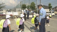 千葉県5人死傷事故を受け　警察官が児童の下校を見守り