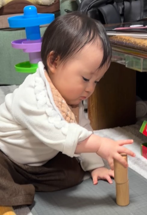 そーっと積み木を積み上げて…（提供：＠meu__kirokuさん）
