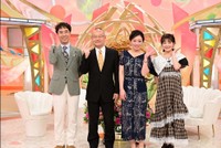 (左から)MCの藤井隆、新婚さん、井上咲楽＝「新婚さんいらっしゃい！」ⓒABCテレビ