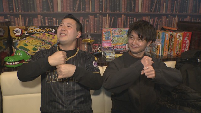 WBC準々決勝　侍ジャパン勝利に歓喜のペッパーミルポーズ！　高松市のバーで応援