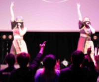 目元を少しだけ出してライブに臨んだＭＡＳＫ　ＯＦ　ＧＯＤＤＥＳＳ（画像を一部加工しています）