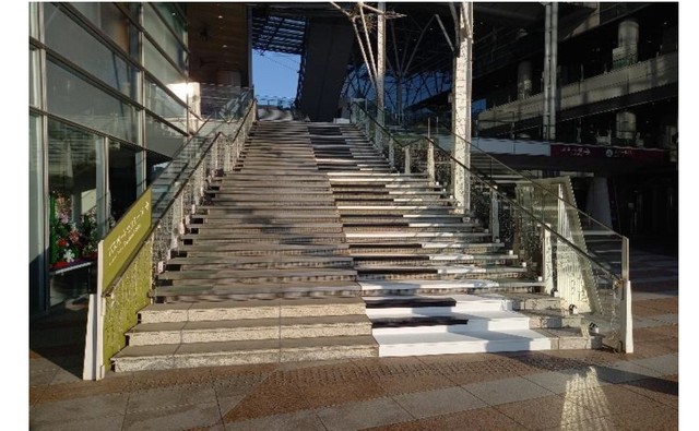 高松ピアノ国際コンクールの会場　階段がピアノに変身　高松市