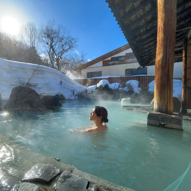 温泉家の北出さんは、全国の温泉を年間300湯以上めぐる（一般社団法人Yuchelin提供）