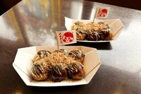 25歳以下限定、投票済証明書提示でたこ焼きが6個→12個に！