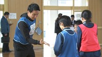 競泳メダリスト松田丈志さんが小学校に　夢を持つ大切さ訴え　香川・三豊市