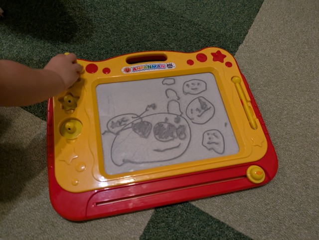 娘さんの描いたアンパンマンのイラスト／F.Baraさん（@choroko23）提供