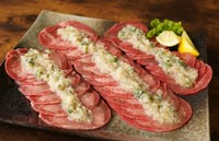 タンはネギの面を下にして焼くべし※画像はイメージです（Jun/stock.adobe.com）