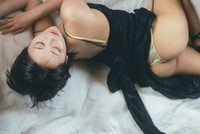 すみぽん（高倉菫）さんの写真集「すみぽん1st写真集『offcourt』」（撮影：東京祐）