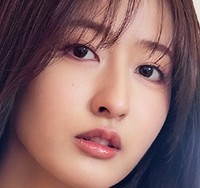 斉藤里奈（撮影／唐木貴央　ヘアメイク／新井祐美子　スタイリング／八杉直美）