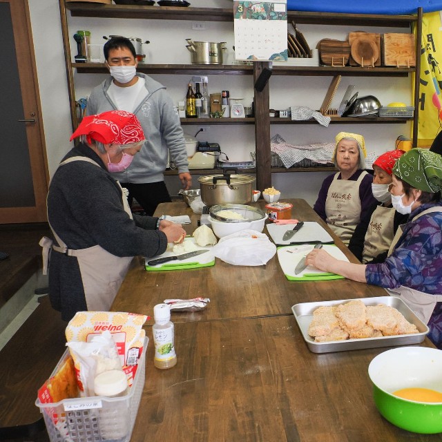 開店前の仕込み中の様子。準備に余念がない