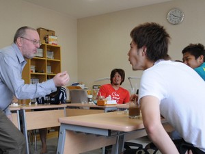 日本企業も、実践的な英語力を求め始めた