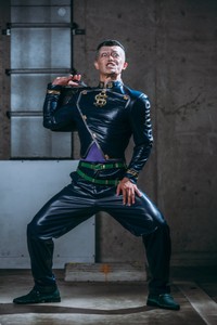 まさに億泰！体格や表情の細部にこだわった億泰のコスプレ（提供：♱ミカエル♱さん）