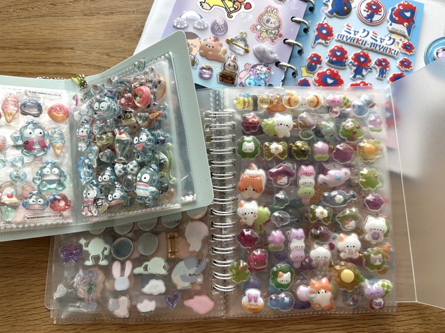 ブームとなっている「ボンボンドロップシール」や「ぷっくりシール」。1シート500円以上するものも（筆者撮影）