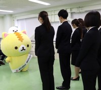 サンエックス「2024年度 新入社員入社式」の様子＝24年4月1日、都内