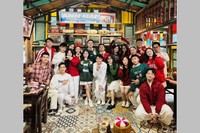 新聞奨学生として日本に行くため、勉強するベトナム人の若者たち