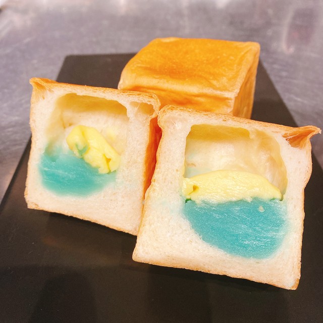 「侍が恋するパン屋」が作った「クリームソーダましかくミニ生食パン」（やかげＤＭＯ提供）