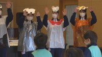 保育士目指す高校生　手作りした衣装や小道具で園児に劇を披露　岡山・倉敷市