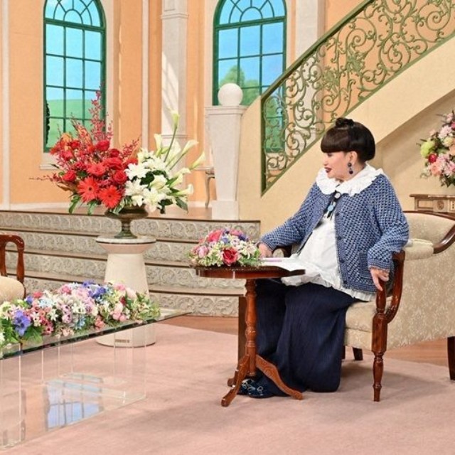 黒柳徹子さん（右）とトークを繰り広げる赤楚衛二さん