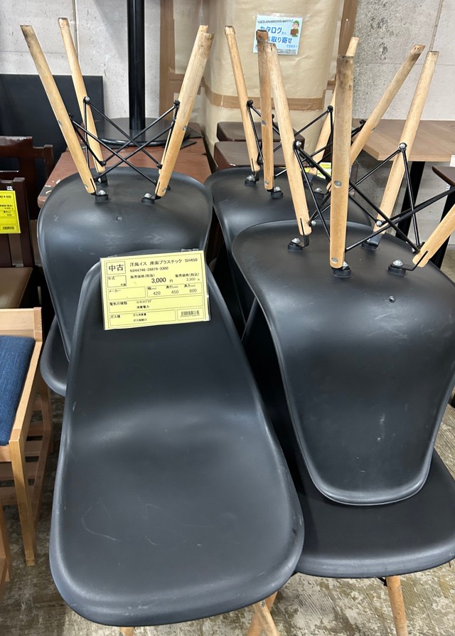 イームズチェア風の椅子も発見（山口照美さん）