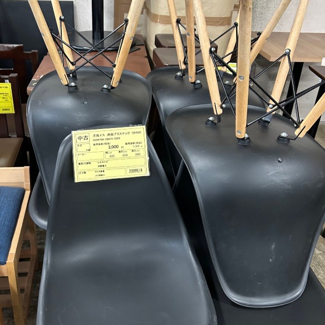 イームズチェア風の椅子も発見（山口照美さん）