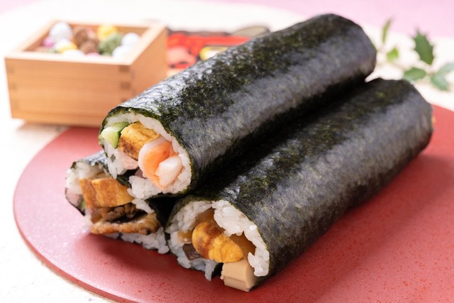 節分の恵方巻き(c)promolink/stock.adobe.com