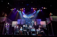 ×純文学少女歌劇団第２回公演「マエストロには背を向けよ」ライブステージより　(C)×純文学少女歌劇団